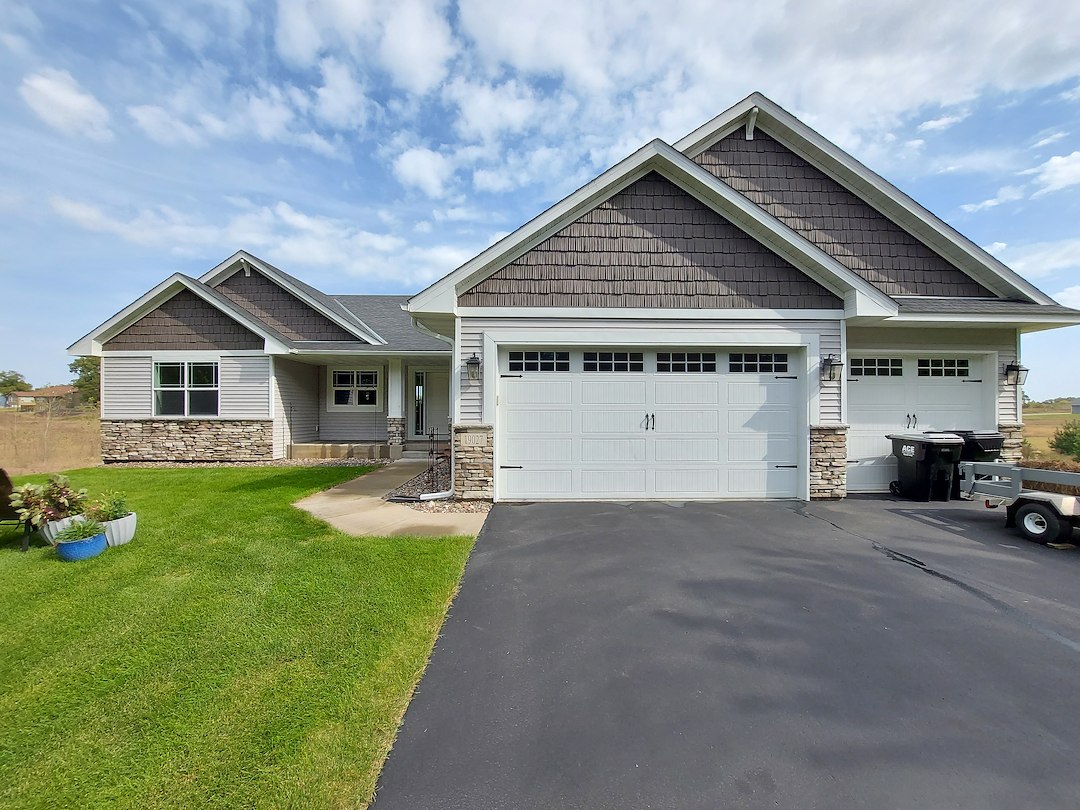 PROFESSIONAL HOUSE WASHING AND INTERIOR AND EXTERIOR WINDOW CLEANING OAK GROVE, MN